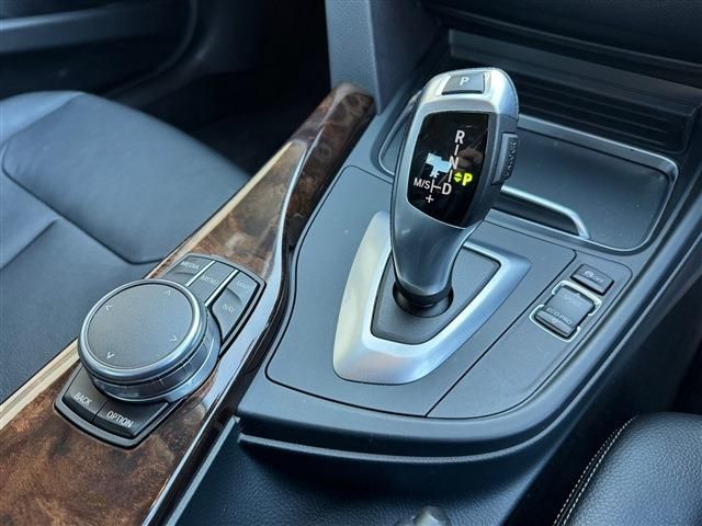 BMW 3SERIES SEDAN 2018 Image 31