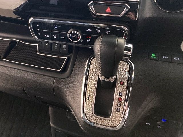 HONDA N BOX CUSTOM 2021 Image 31