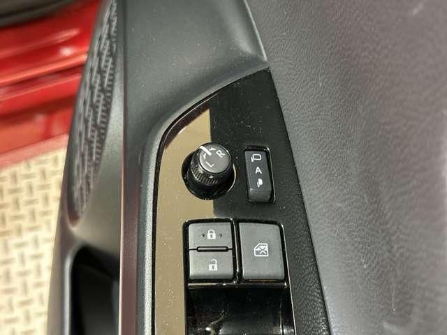 TOYOTA PRIUS 2018 Image 31