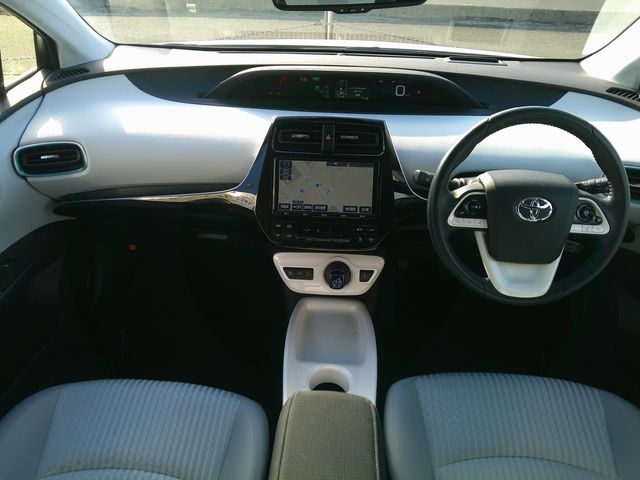 TOYOTA PRIUS 4WD 2018 Image 31