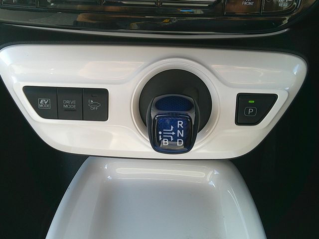 TOYOTA PRIUS 4WD 2018 Image 31