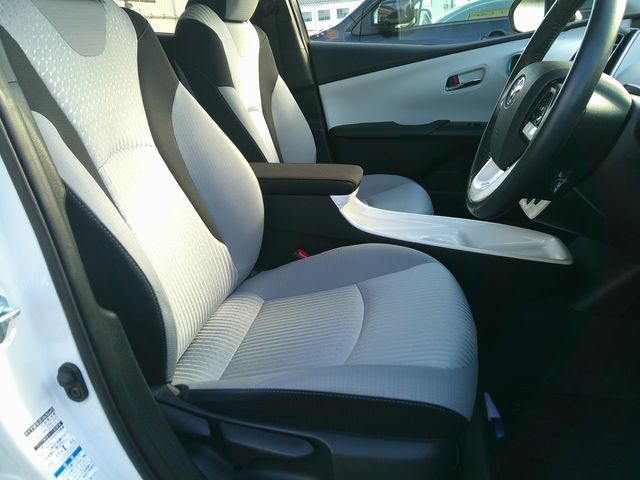 TOYOTA PRIUS 4WD 2018 Image 31