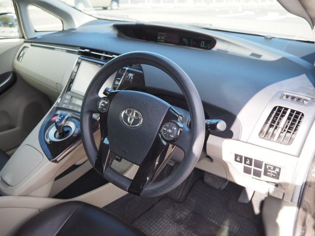 TOYOTA PRIUS 2013 Image 31