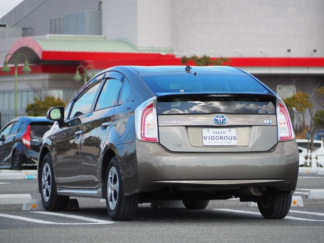 TOYOTA PRIUS 2013 Image 31