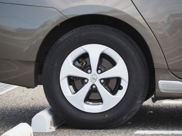 TOYOTA PRIUS 2013 Image 31