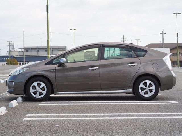 TOYOTA PRIUS 2013 Image 31
