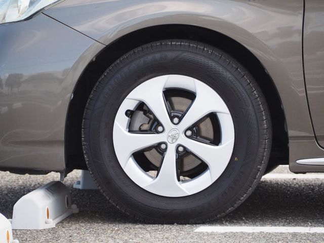 TOYOTA PRIUS 2013 Image 31