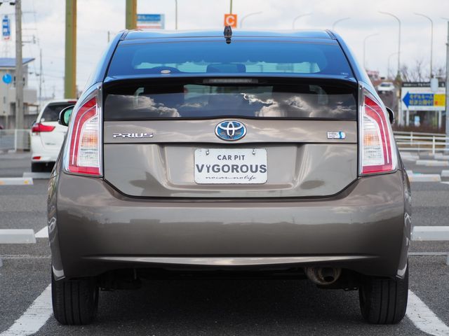 TOYOTA PRIUS 2013 Image 31