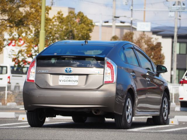 TOYOTA PRIUS 2013 Image 31