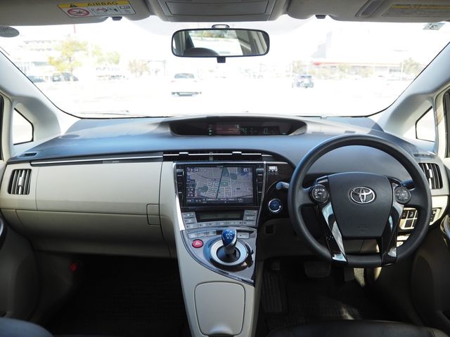 TOYOTA PRIUS 2013 Image 31
