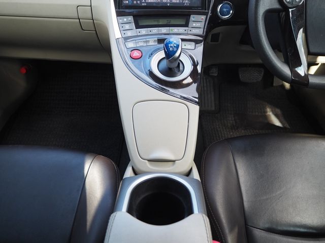 TOYOTA PRIUS 2013 Image 31