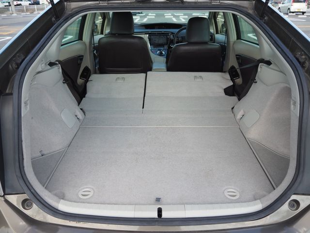 TOYOTA PRIUS 2013 Image 31