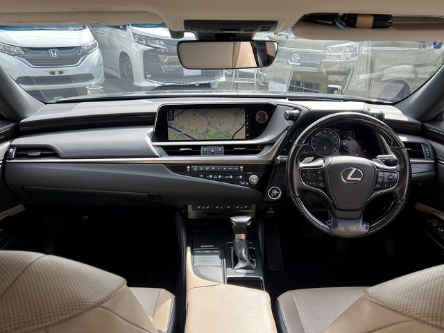 TOYOTA LEXUS ES300H 2021 Image 31