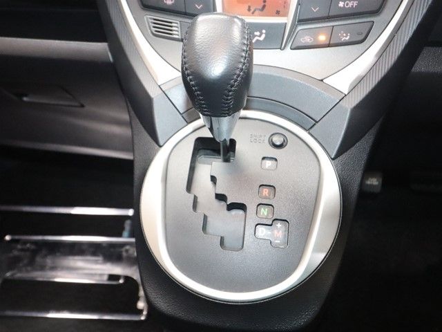 TOYOTA RACTIS 2012 Image 31