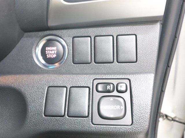 TOYOTA RACTIS 2012 Image 31