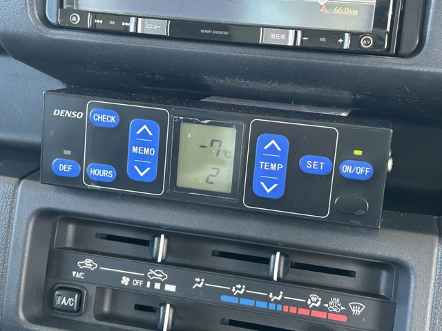 DAIHATSU HIJET TRUCK 4WD 2016 Image 31