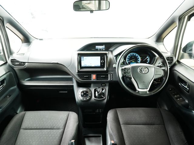 TOYOTA NOAH HYBRID 2017 Image 31