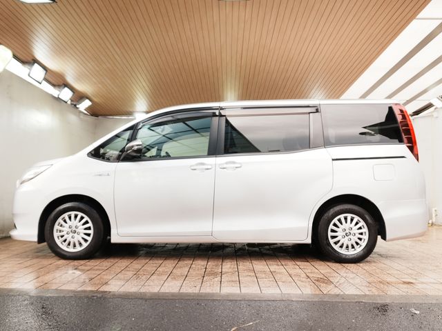 TOYOTA NOAH HYBRID 2017 Image 31