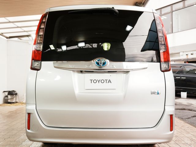 TOYOTA NOAH HYBRID 2017 Image 31
