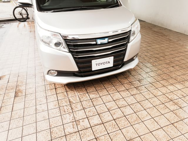 TOYOTA NOAH HYBRID 2017 Image 31