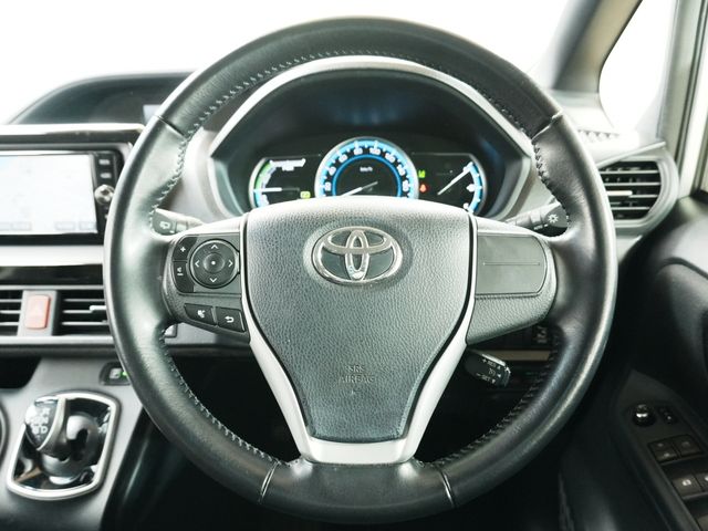 TOYOTA NOAH HYBRID 2017 Image 31