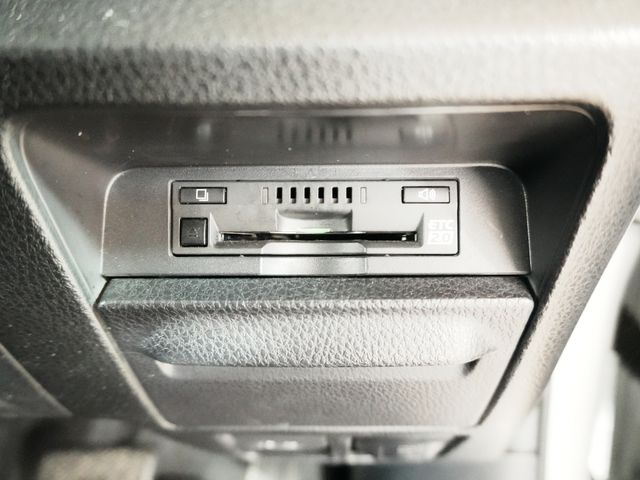 TOYOTA NOAH HYBRID 2017 Image 31