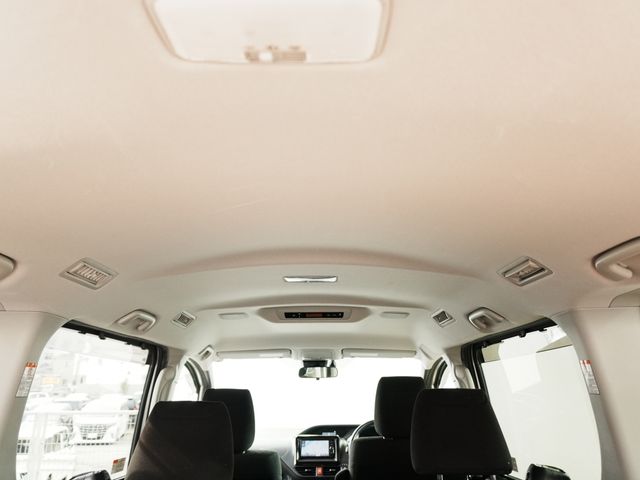 TOYOTA NOAH HYBRID 2017 Image 31