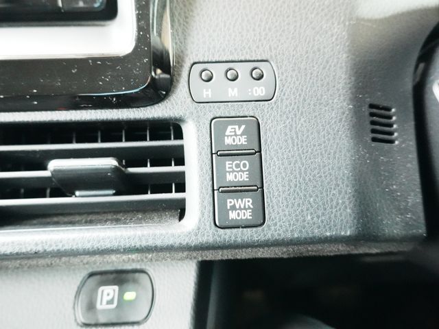 TOYOTA NOAH HYBRID 2017 Image 31