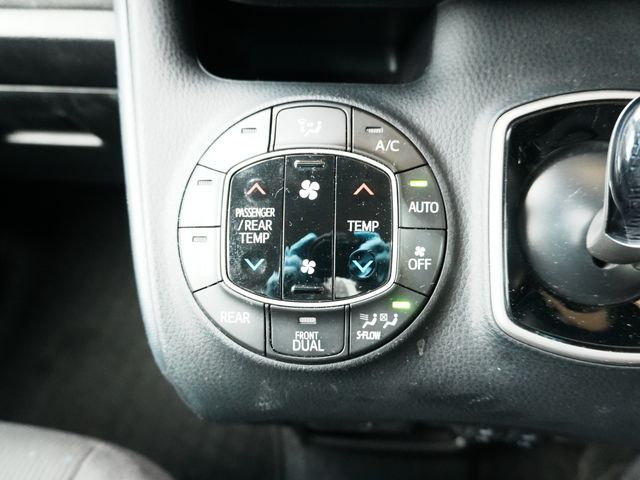 TOYOTA NOAH HYBRID 2017 Image 31