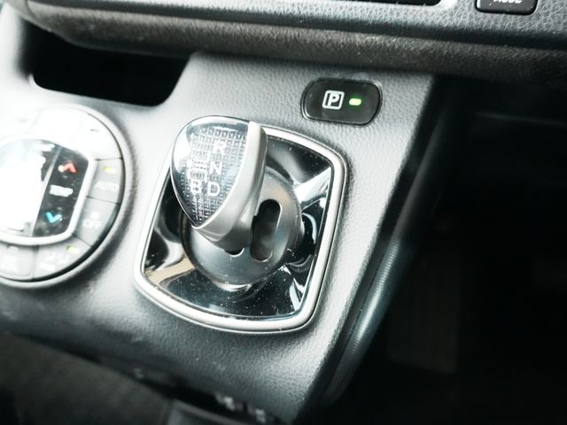 TOYOTA NOAH HYBRID 2017 Image 31