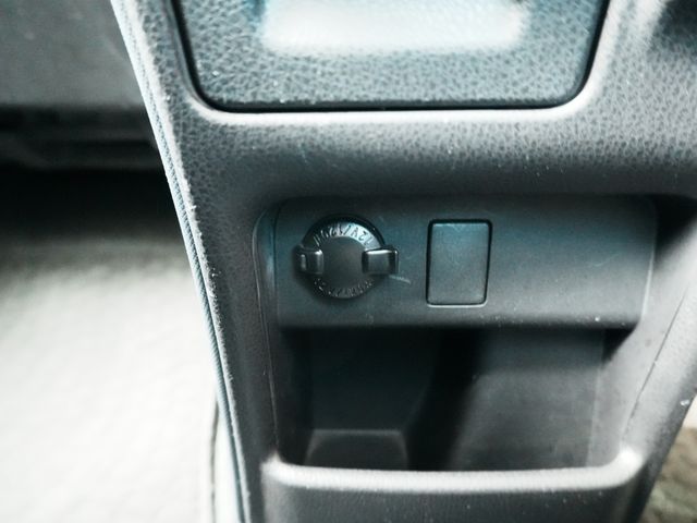 TOYOTA NOAH HYBRID 2017 Image 31