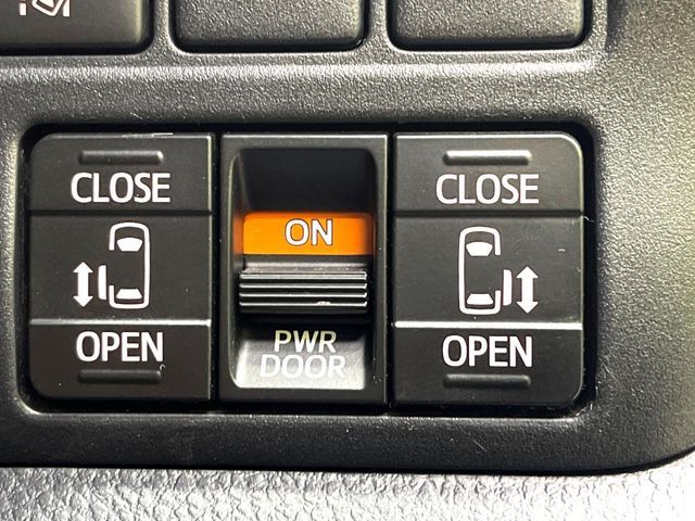 TOYOTA VOXY 2018 Image 31