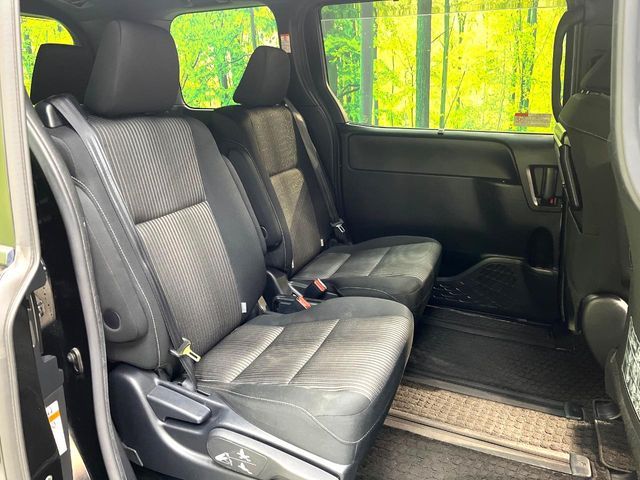 TOYOTA VOXY 2018 Image 31