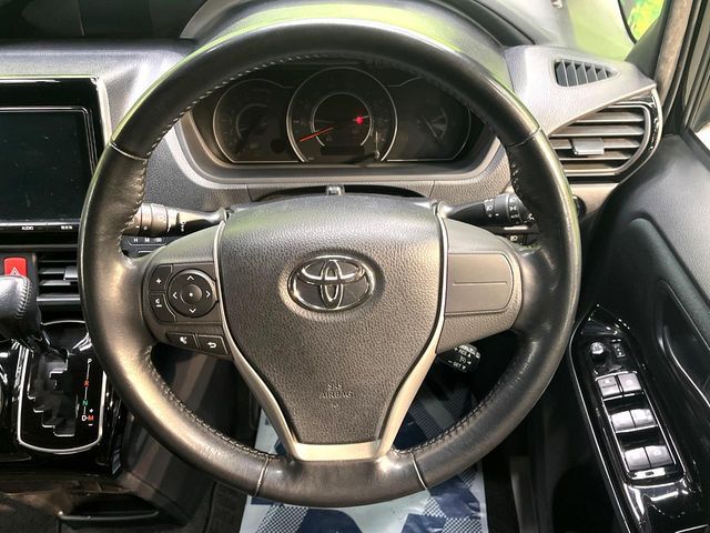 TOYOTA VOXY 2018 Image 31