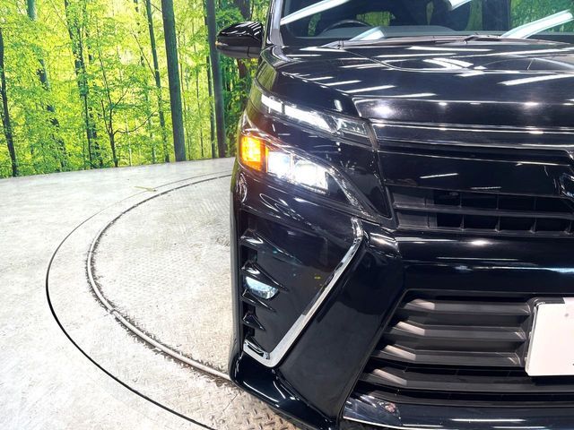 TOYOTA VOXY 2018 Image 31