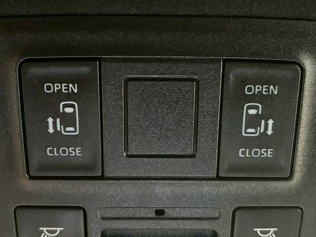 TOYOTA VOXY HYBRID 2022 Image 31