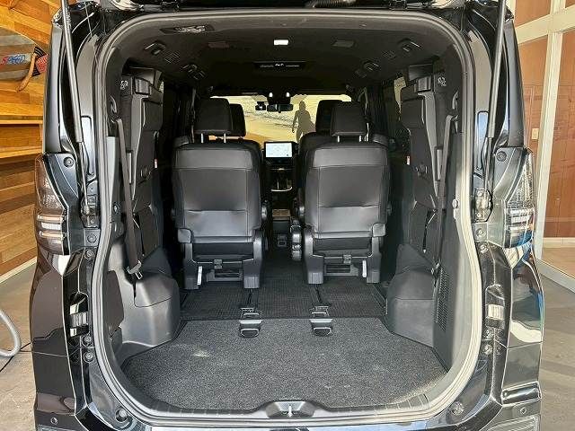 TOYOTA VOXY HYBRID 2022 Image 31