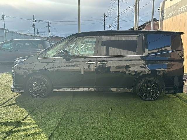 TOYOTA VOXY HYBRID 2022 Image 31