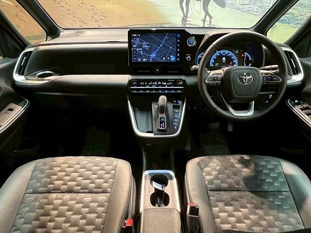TOYOTA VOXY HYBRID 2022 Image 31