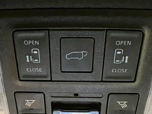 TOYOTA VOXY HYBRID 2022 Image 31