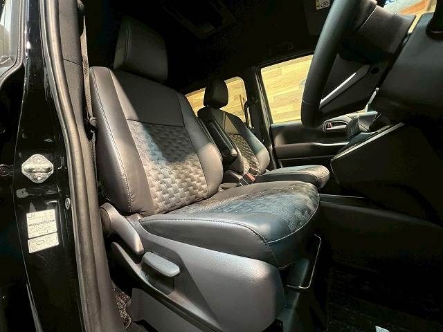 TOYOTA VOXY HYBRID 2022 Image 31