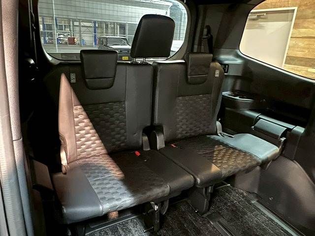 TOYOTA VOXY HYBRID 2022 Image 31