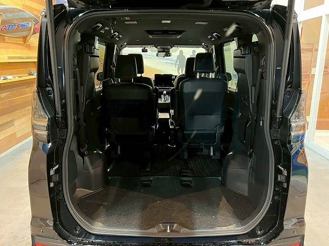 TOYOTA VOXY HYBRID 2022 Image 31