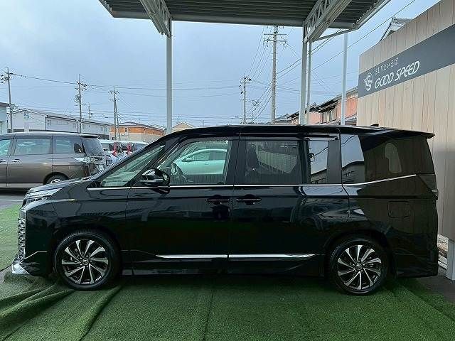 TOYOTA VOXY HYBRID 2022 Image 31