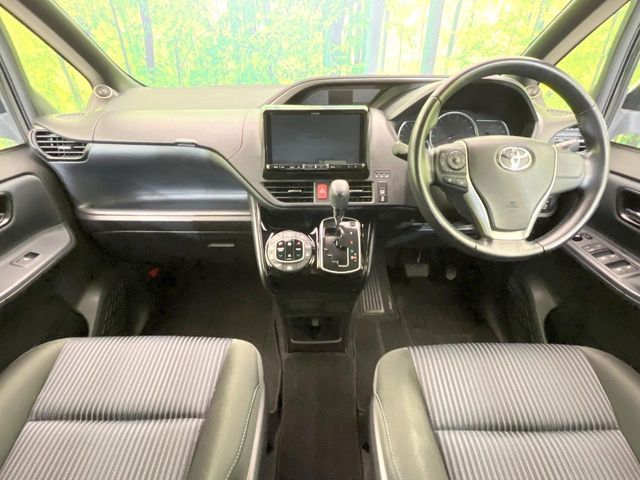 TOYOTA VOXY 2017 Image 31