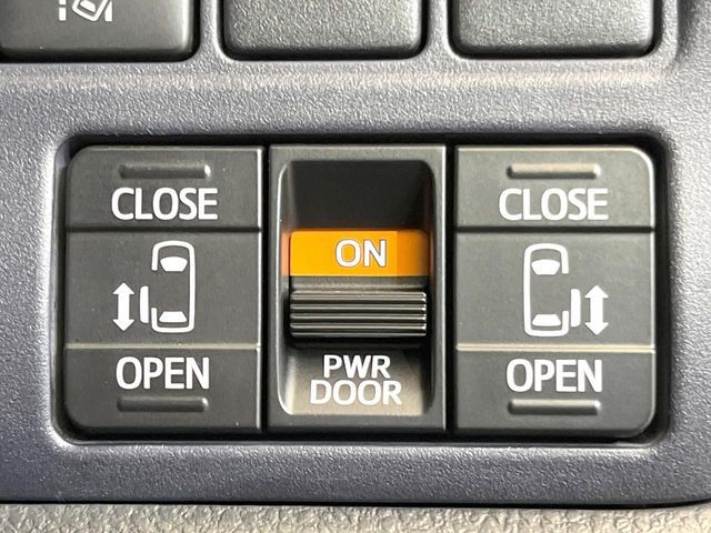 TOYOTA VOXY 2017 Image 31