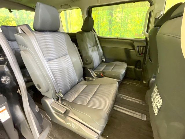 TOYOTA VOXY 2017 Image 31