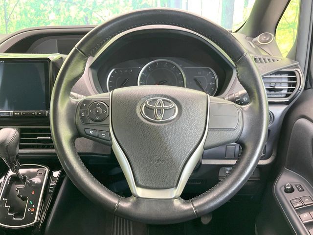 TOYOTA VOXY 2017 Image 31