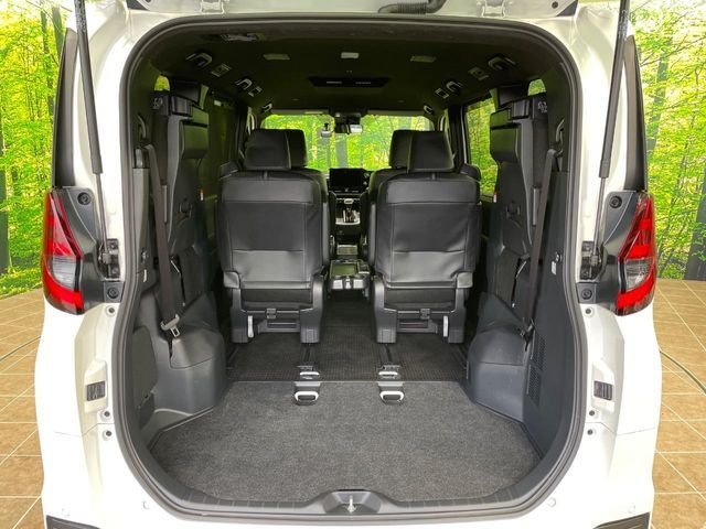 TOYOTA NOAH HYBRID 2024 Image 31