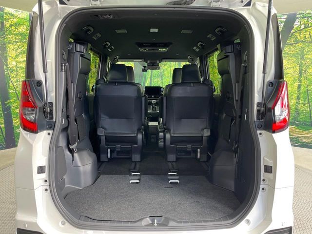 TOYOTA NOAH HYBRID 2023 Image 31